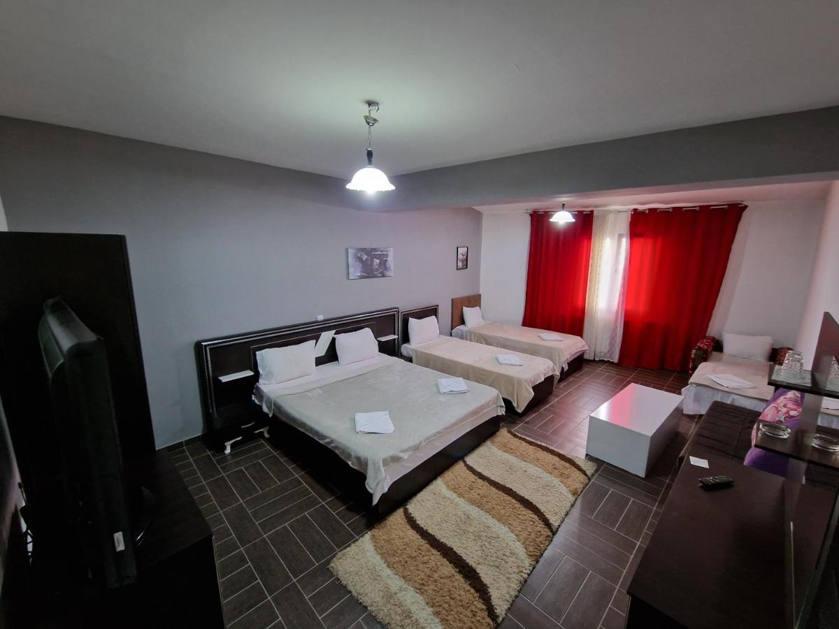 Hotel Yal Restaurant Tetovo Kültér fotó