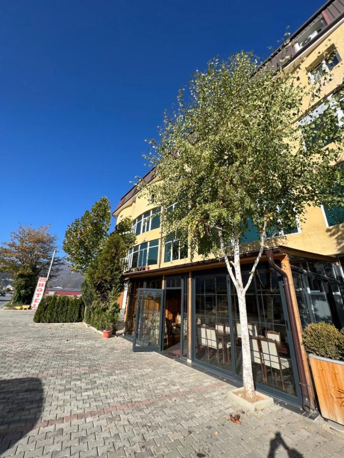 Hotel Yal Restaurant Tetovo Kültér fotó
