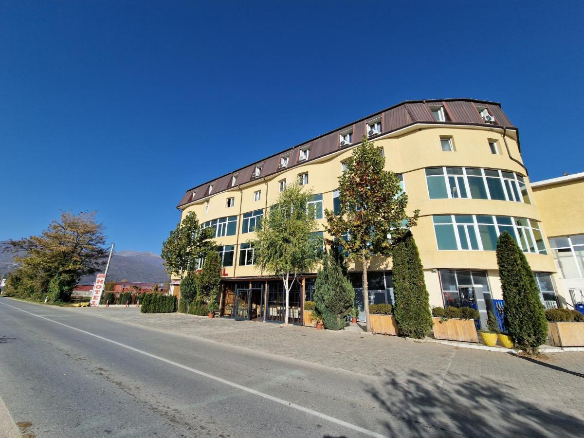 Hotel Yal Restaurant Tetovo Kültér fotó