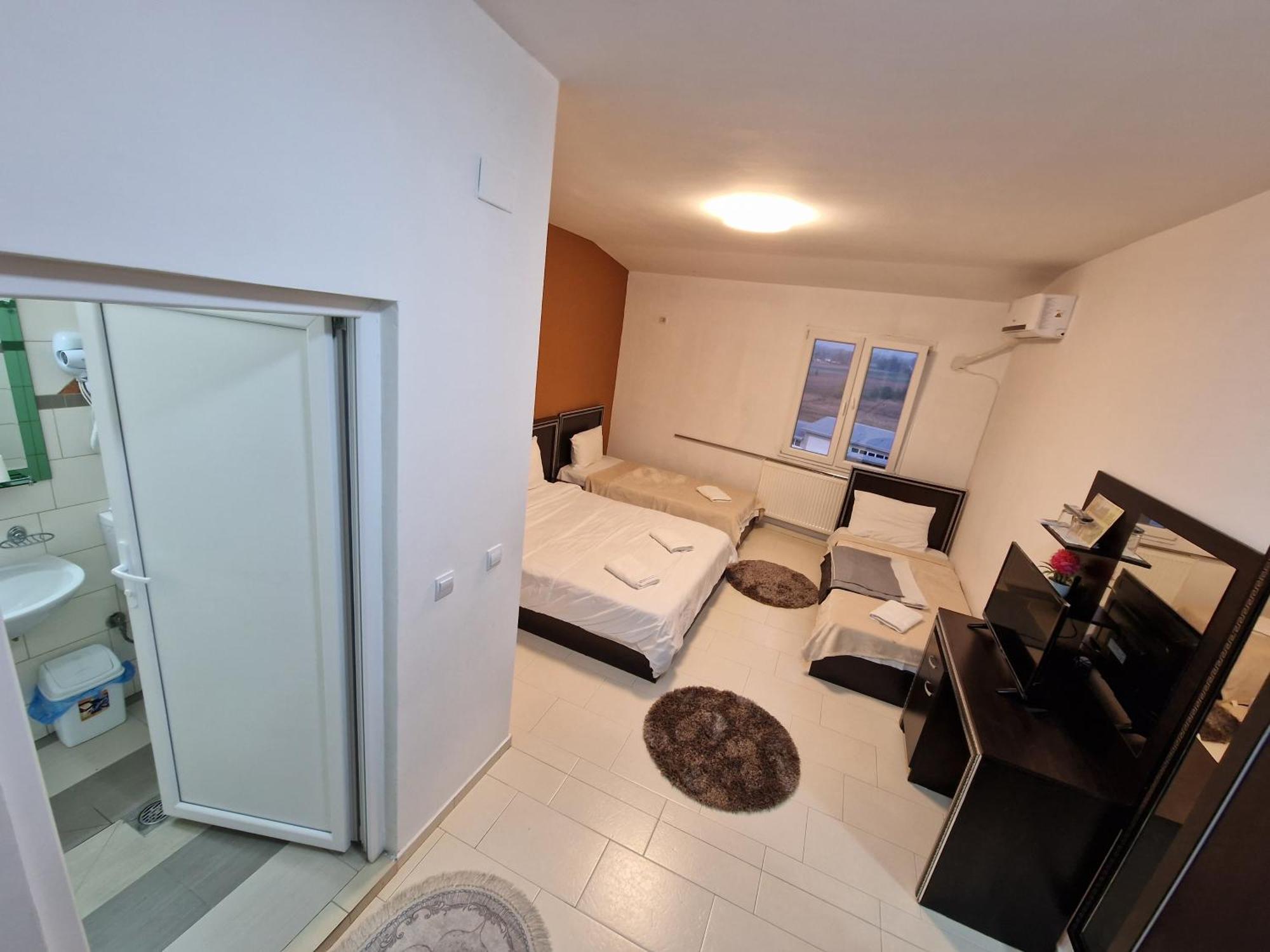 Hotel Yal Restaurant Tetovo Szoba fotó