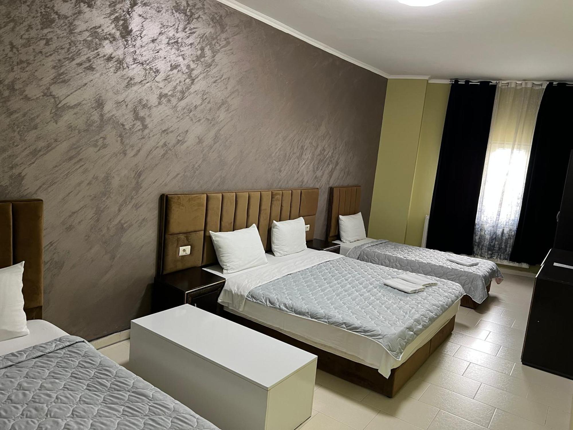 Hotel Yal Restaurant Tetovo Kültér fotó