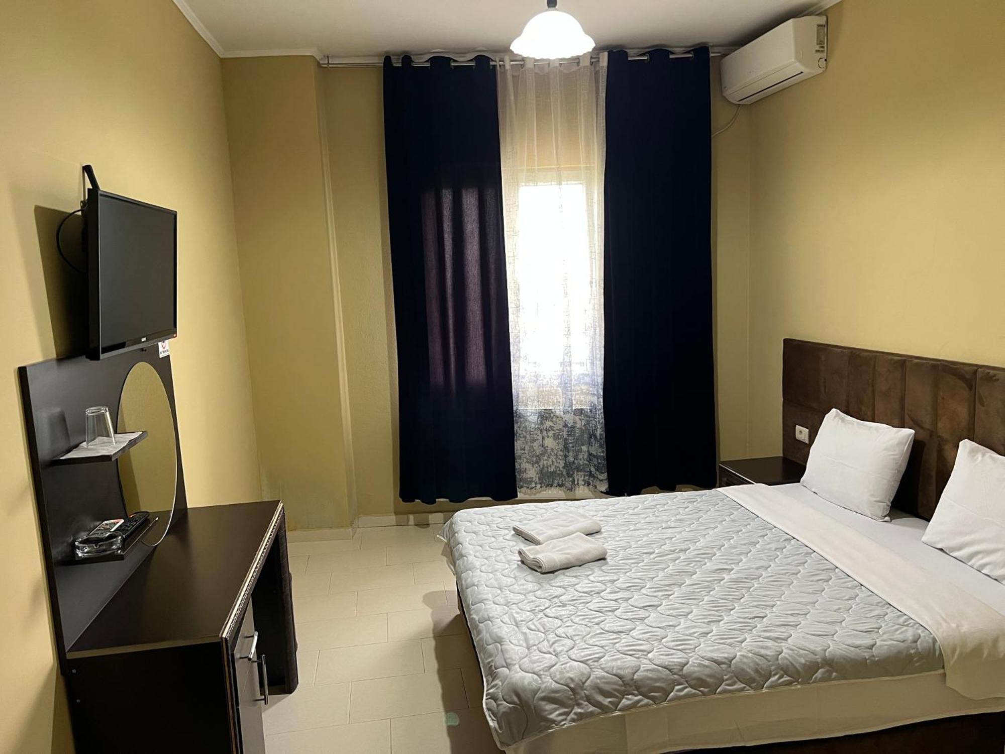 Hotel Yal Restaurant Tetovo Kültér fotó
