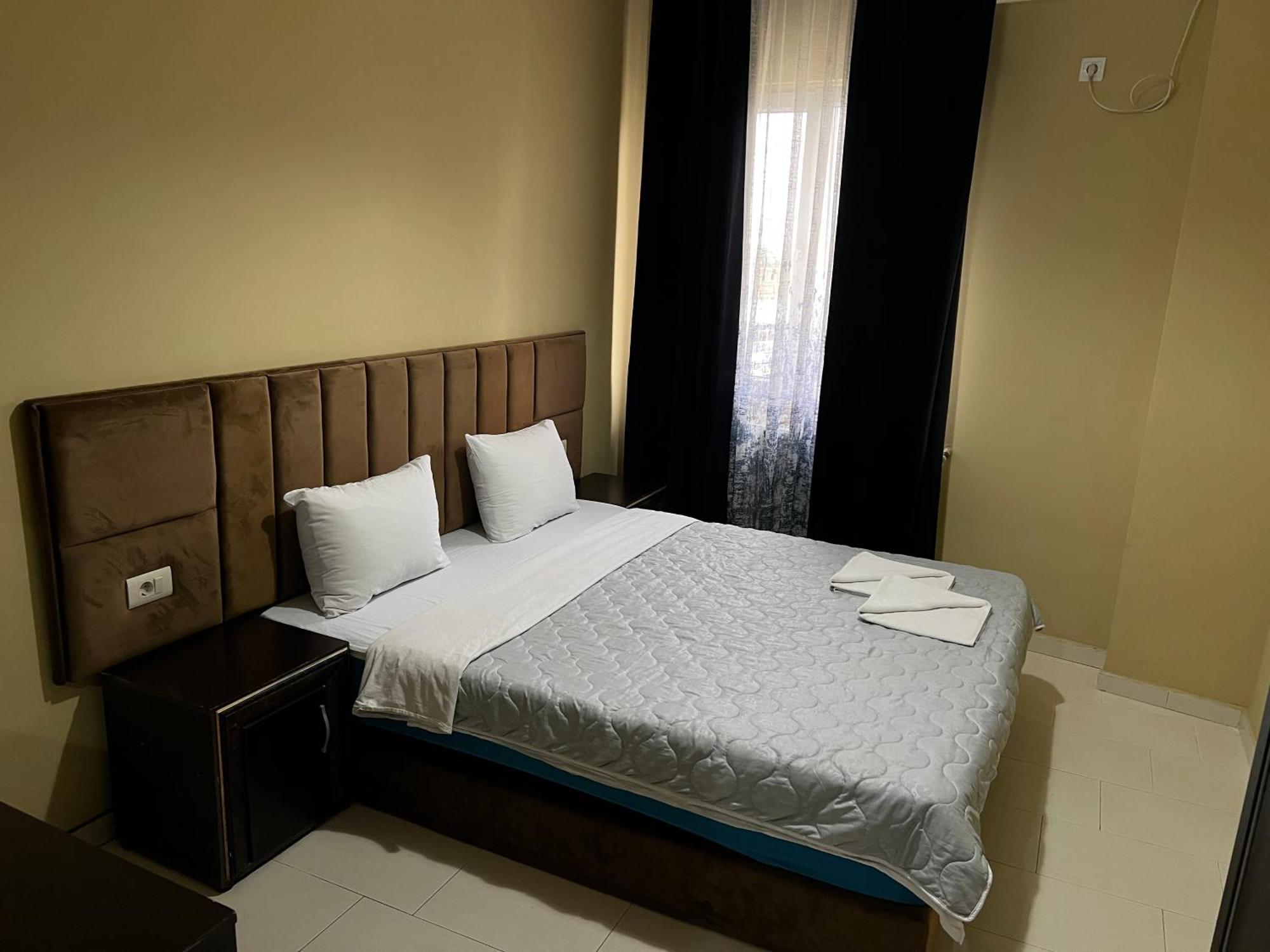 Hotel Yal Restaurant Tetovo Kültér fotó