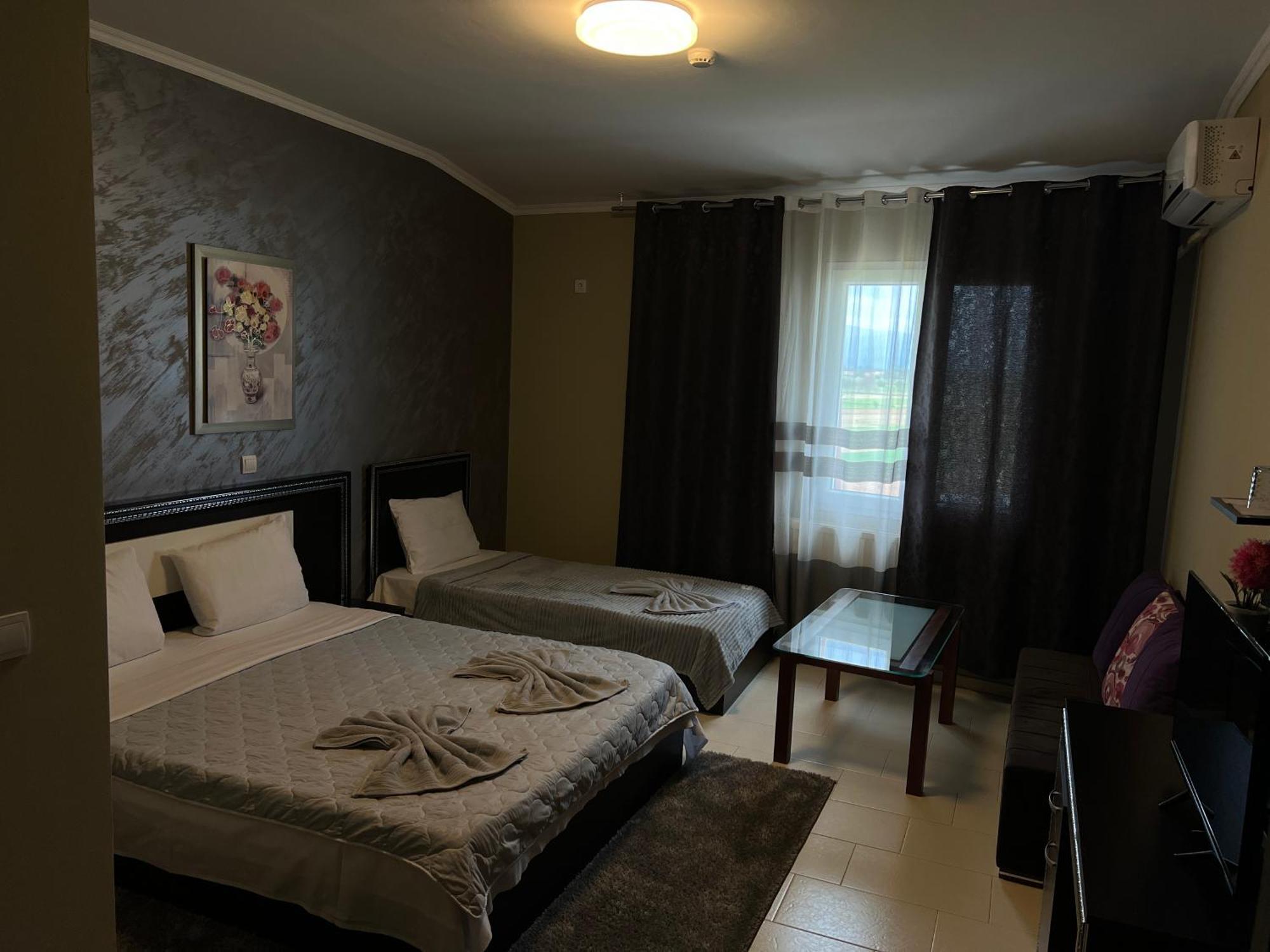 Hotel Yal Restaurant Tetovo Kültér fotó